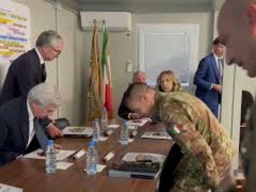 Tajani incontra i militari italiani in Libano, le immagini