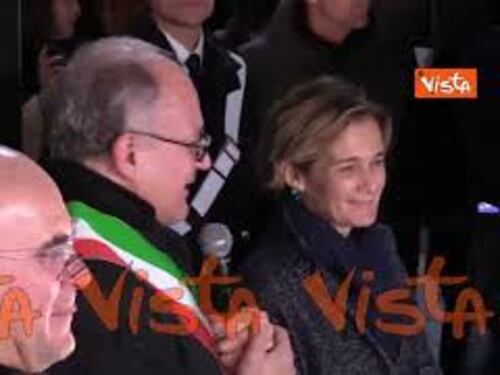 Gualtieri inaugura le luminarie di via dei Condotti: "Si apre una pagina di luce e gioia"