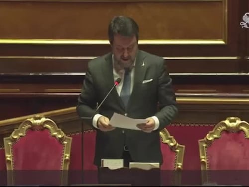 "Mi è a cuore", "Cuori padani...". Scambio di battute tra Salvini e Renzi su Firenze