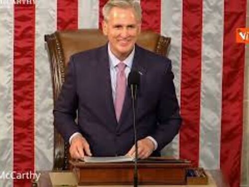 McCarthy eletto speaker della Camera Usa dopo 15 votazioni e scherza: "E' stato facile, eh?"