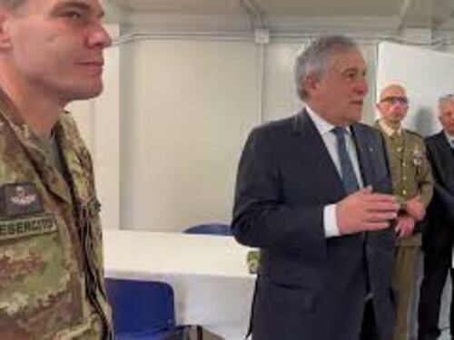 Tajani al contingente italiano in Libano: "Siete le nostre bandiere all'estero"
