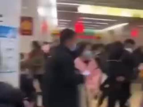 Code e ospedali al collasso: in Cina boom di malattie respiratorie