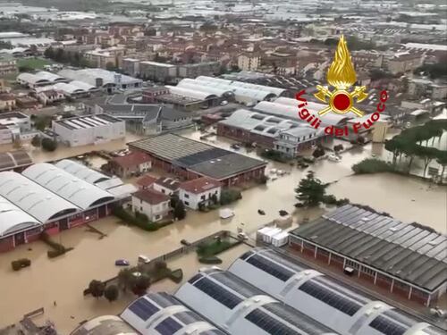 Alluvione in Toscana, le immagini di Prato sott'acqua ripresa dall'alto