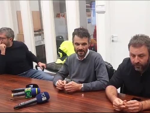 "Intere zone di Prato con strade allagate"