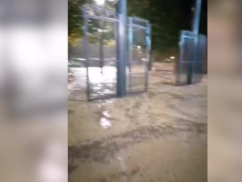 Maltempo: i fiumi per le strade di Prato in zona Galceti