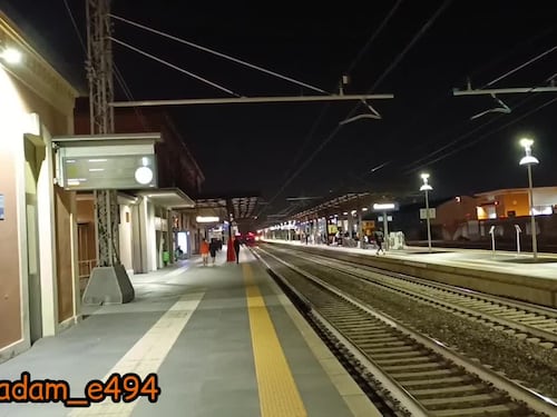 La sfida choc dei giovani a Cesena: corrono sui binari mentre passa il Frecciarossa