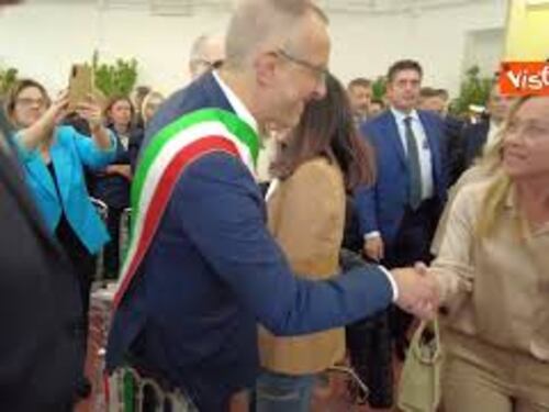 Bagno di folla per Meloni ad Acqualagna, visita casa Mattei e Fiera del Tartufo