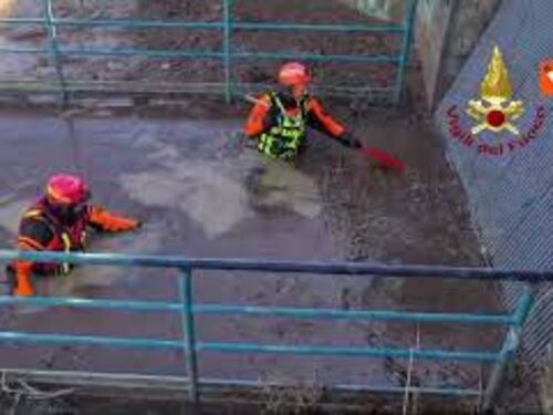 Alluvione Toscana, le ricerche dell'anziano disperso a Prato