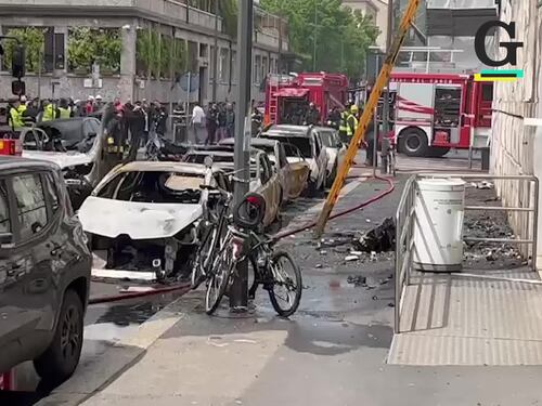 Milano, le auto distrutte nell'incendio in via Pier Lombardo