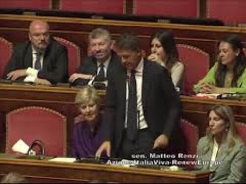 Renzi ricorda Berlusconi: "Fuoriclasse nel credere alle bugie che diceva"