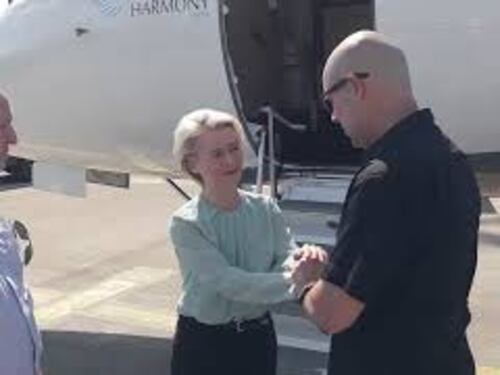 Von der Leyen arriva in Israele, ecco le immagini