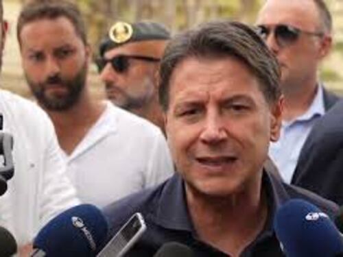 Conte a Lampedusa: "Non vi abbandoniamo"