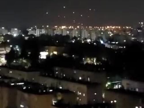 Il sistema di difesa "Iron dome" in azione durante la notte
