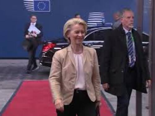 Von der Leyen arriva alla riunione del Consiglio Ue