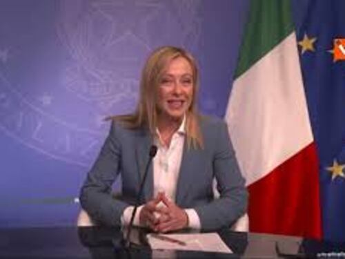 Meloni cita Peppone e Don Camillo: "Sindaci non abbiano paura"