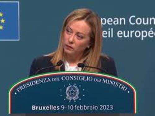Meloni: "Temperatura tra Italia e Francia? Meglio questa domanda che quella sul tempo circolare"