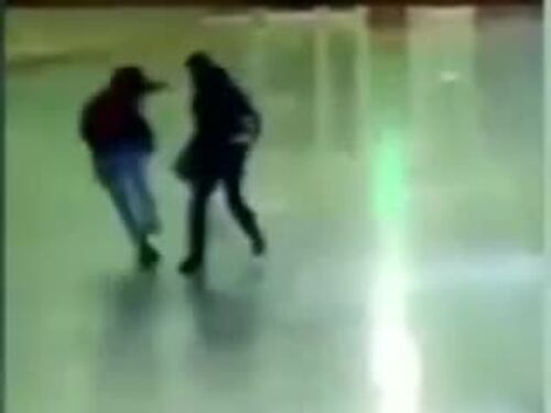 Turista israeliana accoltellata a Termini, il video dell'aggressione