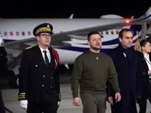 Zelensky arriva a Parigi, l'incontro con Macron e Scholz