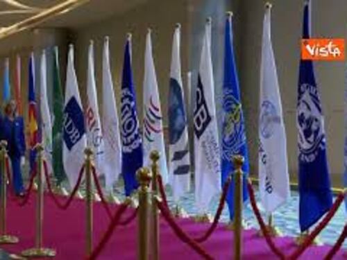 G20 India, l'arrivo di Giorgia Meloni accolta da Modi