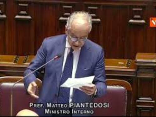Coppie omogenitoriali, Piantedosi: "Legge vieta la trascrizione"