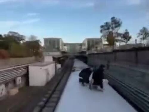 Austria, due ragazzi gravissimi dopo la sfida del "train surfing": il video