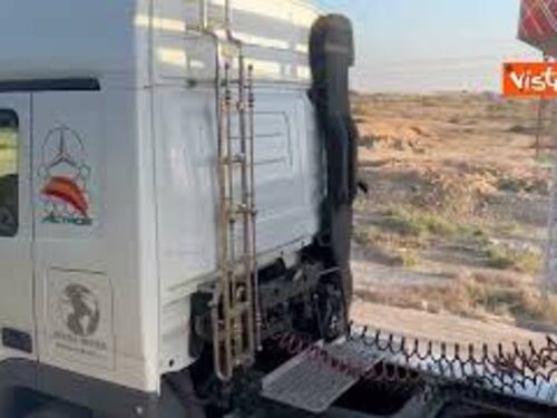 Medio Oriente, camion dalla Turchia per portare aiuti umanitari a Gaza. Le immagini