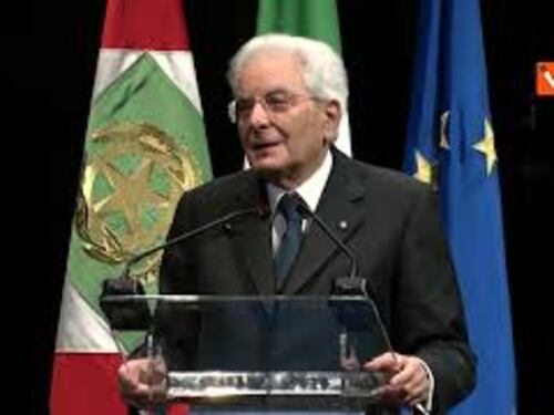 Mattarella: "L'umanità ha sfide comuni, non cerchi di distruggersi"