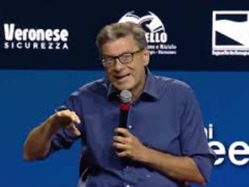Giorgetti: "I giovani scappano perché non hanno prospettive e il lavoro è poco retribuito"