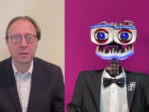 L'intervista a Roberto Prosseda e Teotronico. Così uomo e robot si sfidano al piano