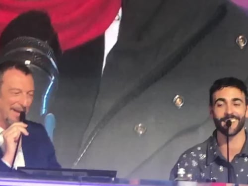 Sanremo, Amadeus e Marco Mengoni cantano "Bella ciao" in conferenza stampa