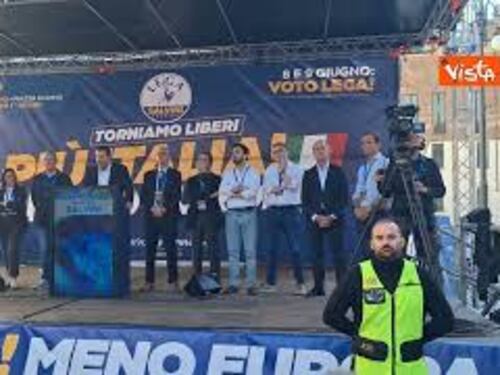 Salvini: "Evviva il Santo Padre, evviva i simboli della cristianità"