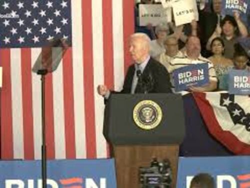 Biden: “Provano a buttarmi fuori dalla corsa, ma rimarrò in gara e batterò Trump”