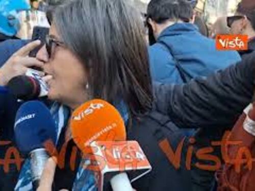 Bandiera della Brigata ebraica strappata in Piazza Duomo, parla un membro: "Cercavano la rissa"