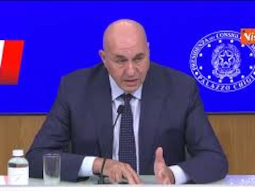 Crosetto: "Italia segue vicenda e farà di tutto per sicurezza di chi lavora per la pace"