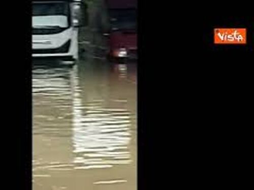 Maltempo a Milano, sottopassi allagati. Le immagini