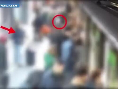Due marocchini rubano una collanina d'oro in metro a Milano
