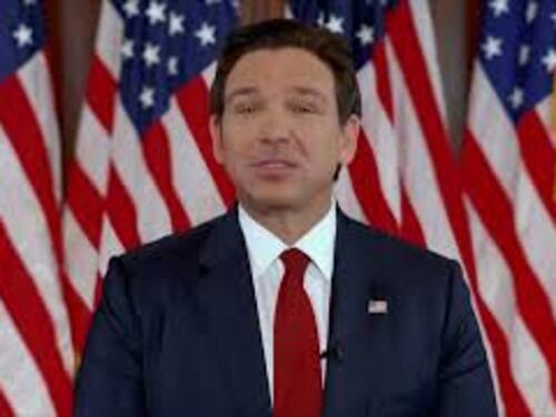 Presidenziali Usa, Ron DeSantis si ritira dalle primarie repubblicane e appoggia Donald Trump