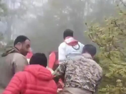 Recuperati i corpi dei passeggeri dell'elicottero di Raisi
