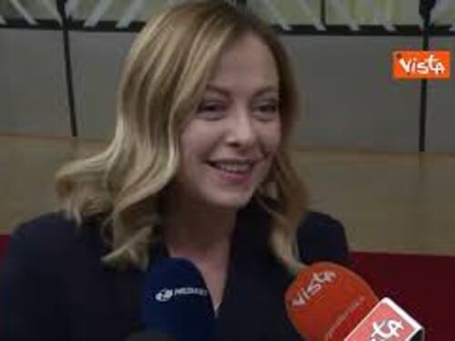 Meloni: "Clima a Consiglio Ue? Sereno" e scherza "da giovani onorevoli"