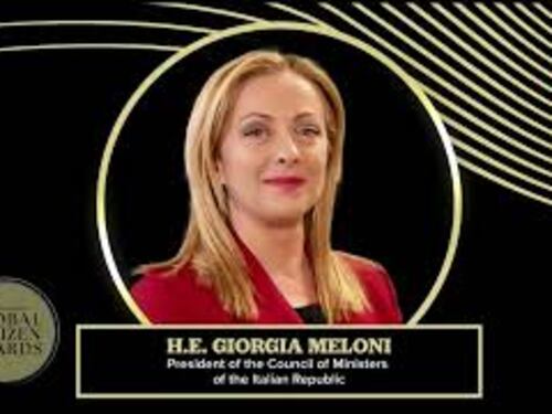 Meloni riceve Global Citizen Awward come prima donna premier in Italia. A premiarla, Elon Musk