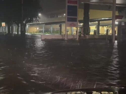 Uragano Milton, inondazioni nel centro di Tampa: oltre 40 cm d'acqua