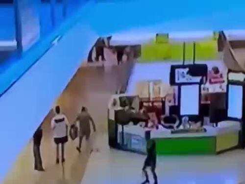 Australia, il video dell'attacco in un centro commerciale di Sydney