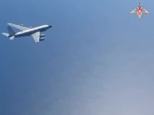 Caccia russi intercettano aereo spia britannico sopra il Mar Nero