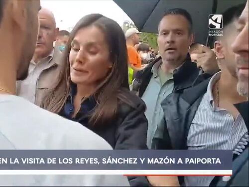 La disperazione della regina Letizia in lacrime in mezzo alla popolazione di Paiporta