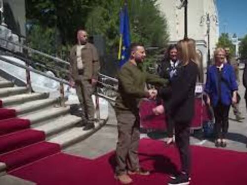 Metsola a Kiev per la festa dell'Europa: "Nella terra dei coraggiosi"