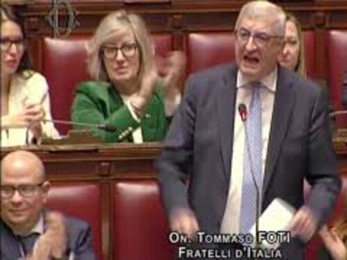 Manovra, Foti in Aula cita il futurista Filippo Tommaso Marinetti: "Il domani appartiene a noi"