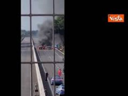 Assalto a un portavalori nel Brindisino, a Torchiarolo. Spari e auto incendiate per coprire la fuga