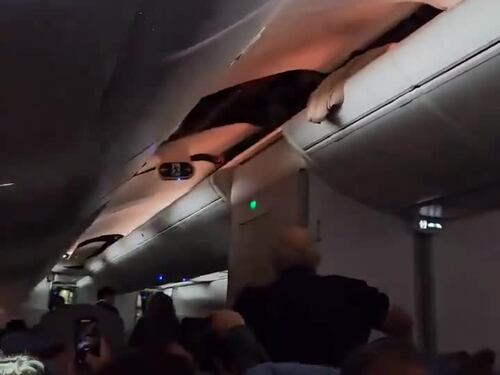 Turbolenza sul volo Parigi-Montevideo: i danni all'interno della cabina
