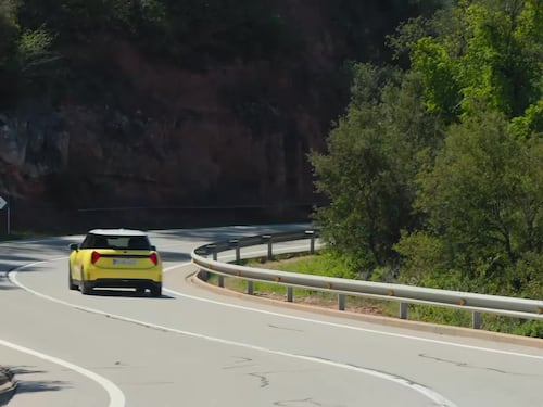 Mini Cooper SE: guarda la prova su strada