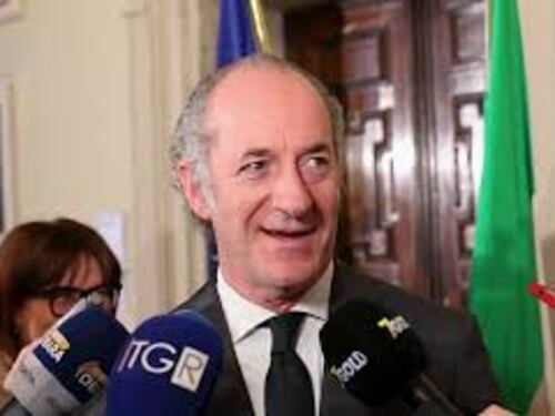 Zaia scherza e promette: "Mi farò un tatuaggio per l'autonomia in Veneto"